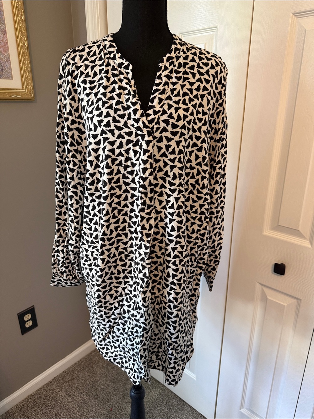 H&M Black and White Patterned Tunic Top